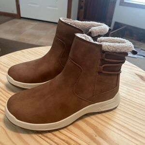 Brand new Eddie Bauer boots